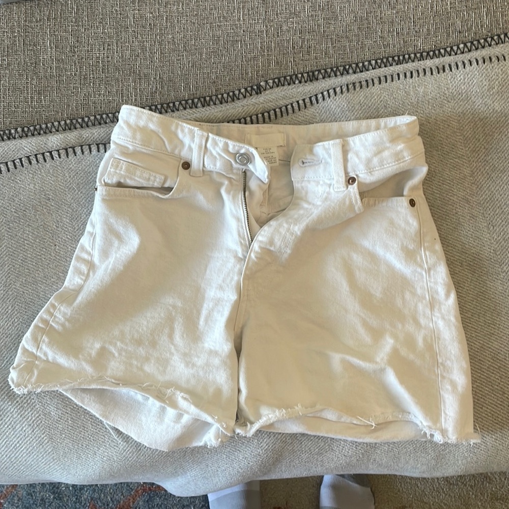 H and M size 4 white high waisted shorts